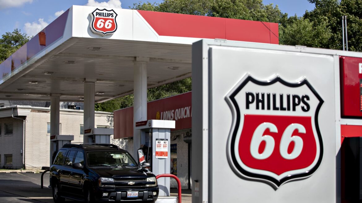 Elliott takes $1 billion stake in Phillips 66, plans to seek two board seats