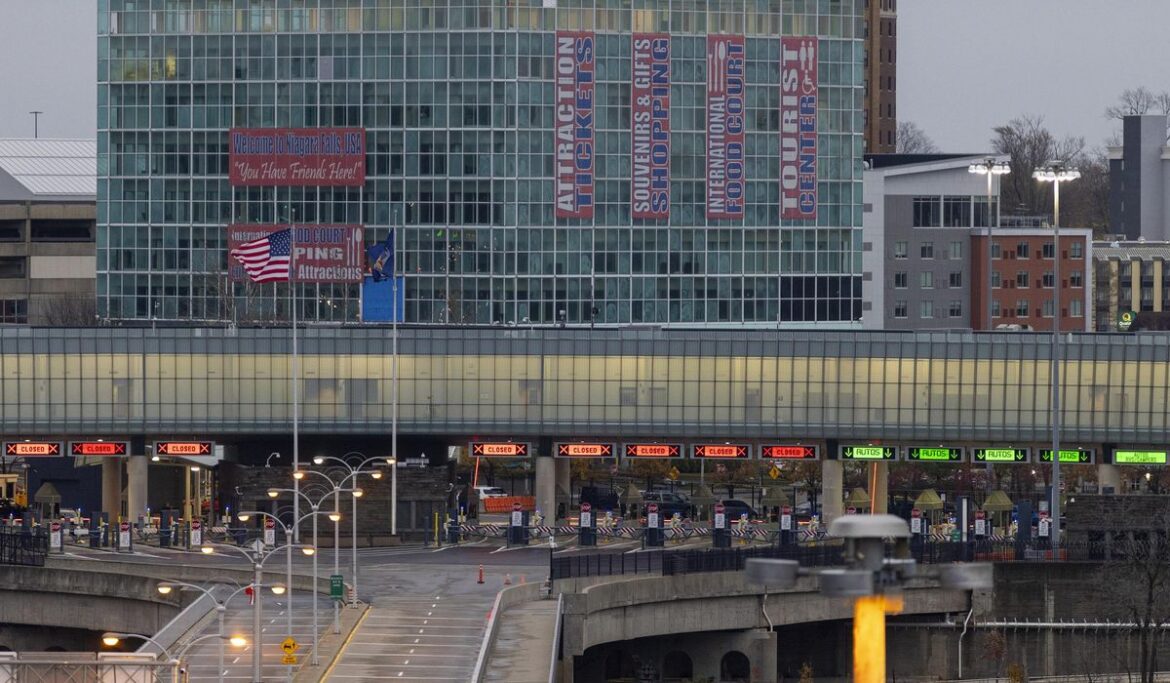 FBI ends investigation of car wreck at Niagara Falls bridge, no indication of terrorism