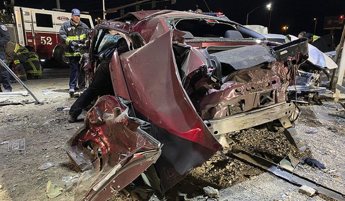 Federal accident investigators want all new cars to warn drivers if they're speeding