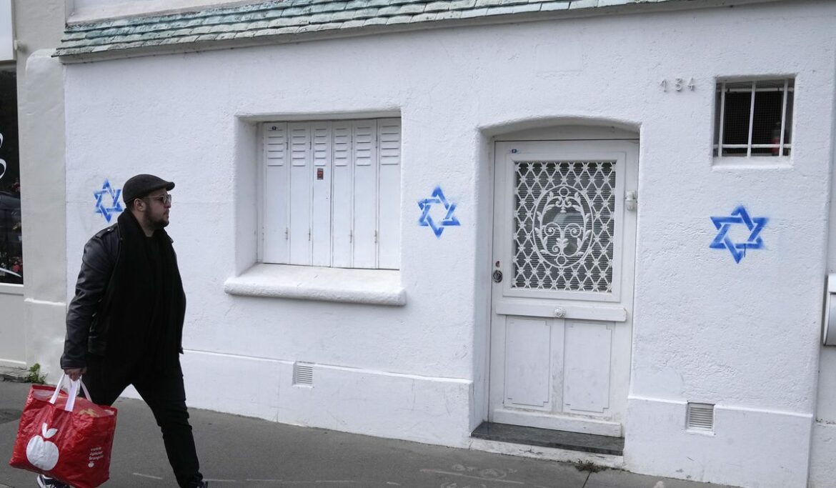 France blames Russia for a digital effort to whip up online controversy over Stars of David graffiti