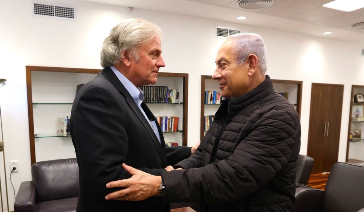 Franklin Graham prays with Netanyahu, donates ambulances to Israel
