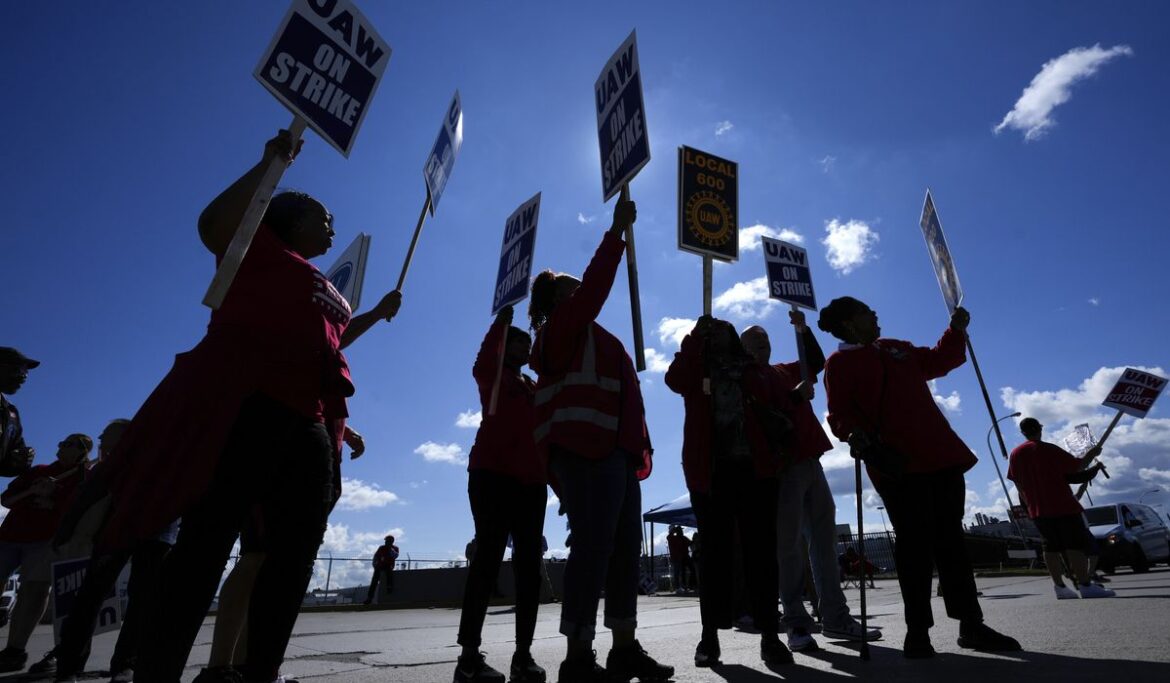 General Motors workers in Michigan reject United Auto Workers' deal