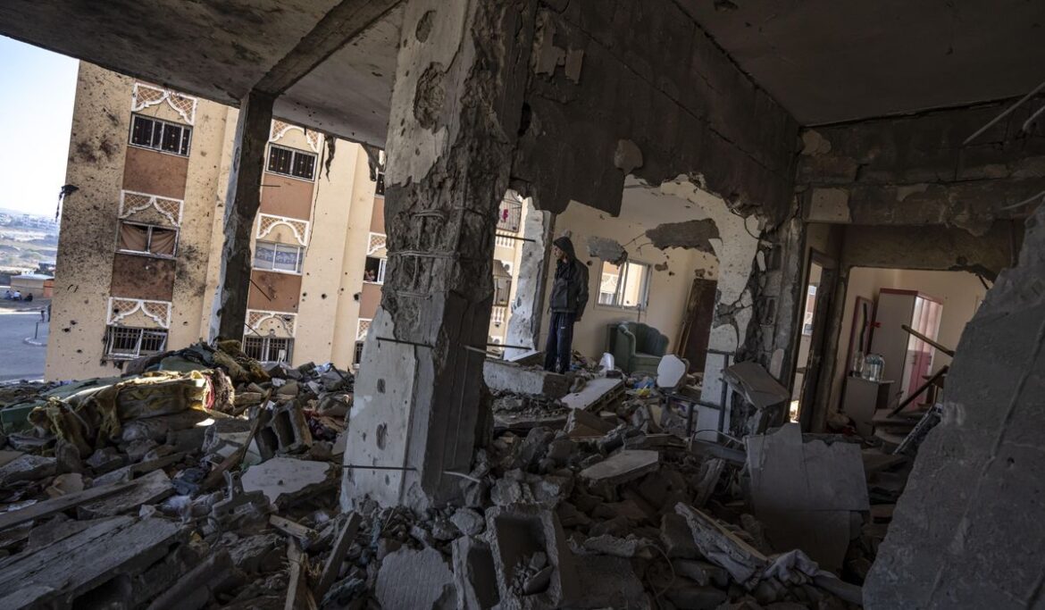 Health officials evacuate 31 'very sick' babies from Gaza's largest hospital