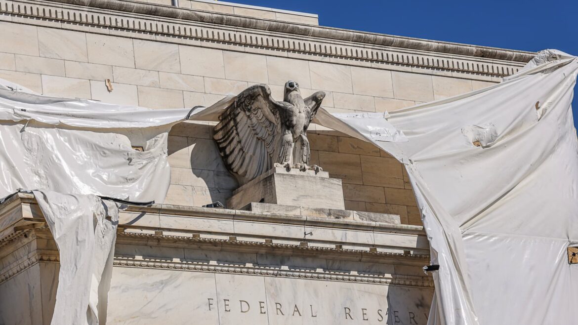 Here's what it would take for the Fed to start slashing rates in 2024
