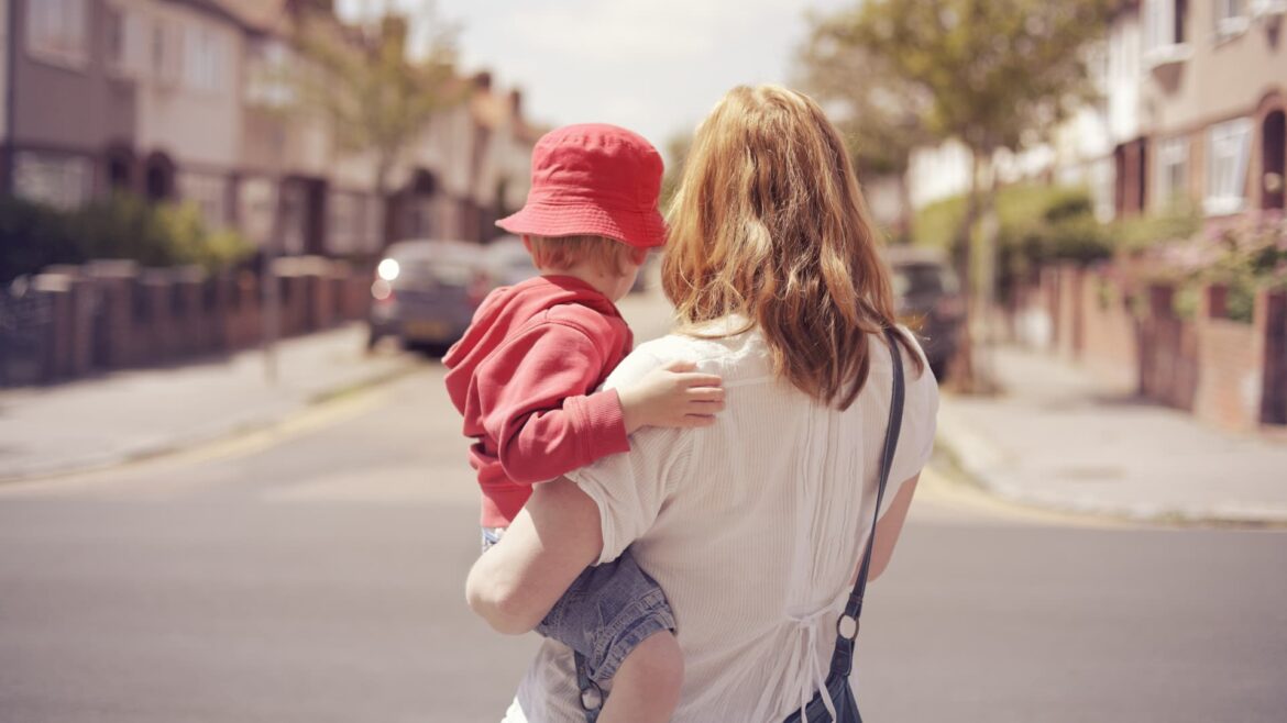 How single moms can find financial stability