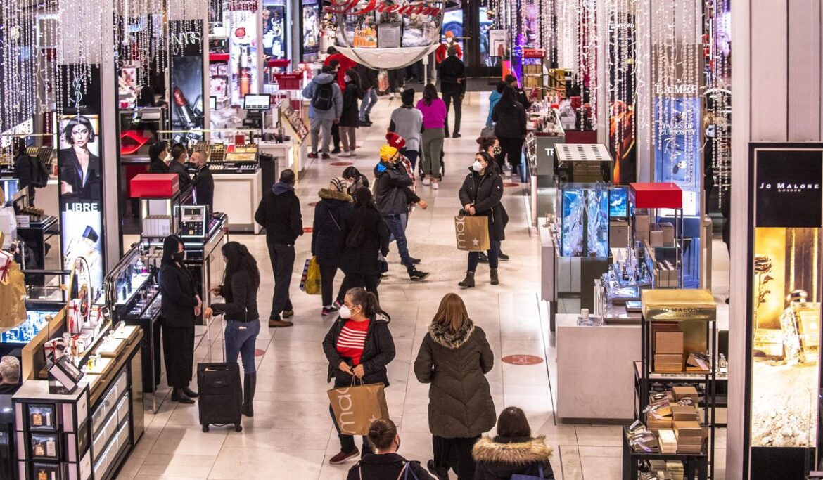 Inside the Beltway: A long -- and crowded -- weekend expected as 182 million plan to go shopping