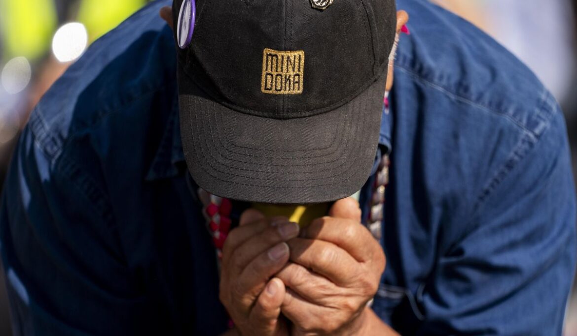 Japanese Americans were jailed in a desert. Survivors worry a wind farm will overshadow the past.