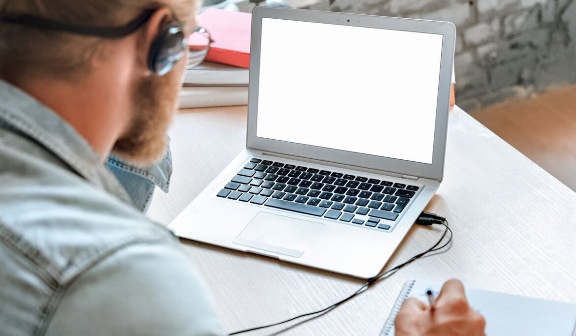 Jezebel bought by Paste digital magazine after closure