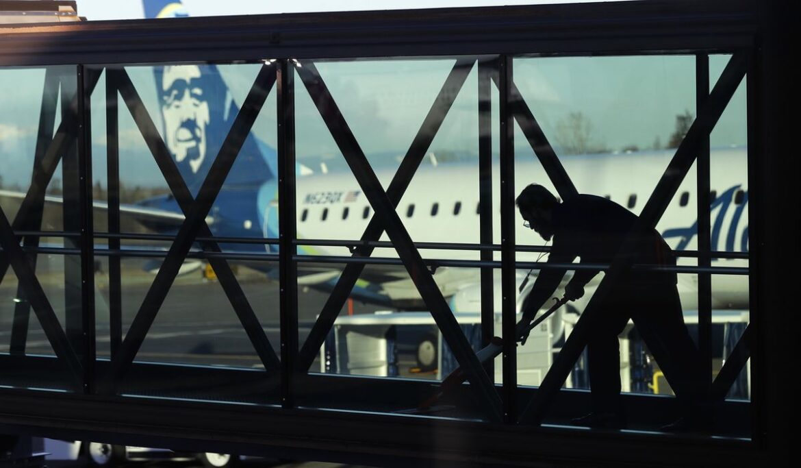 Joseph David Emerson, off-duty pilot accused of trying to cut engines, charged with attempted murder