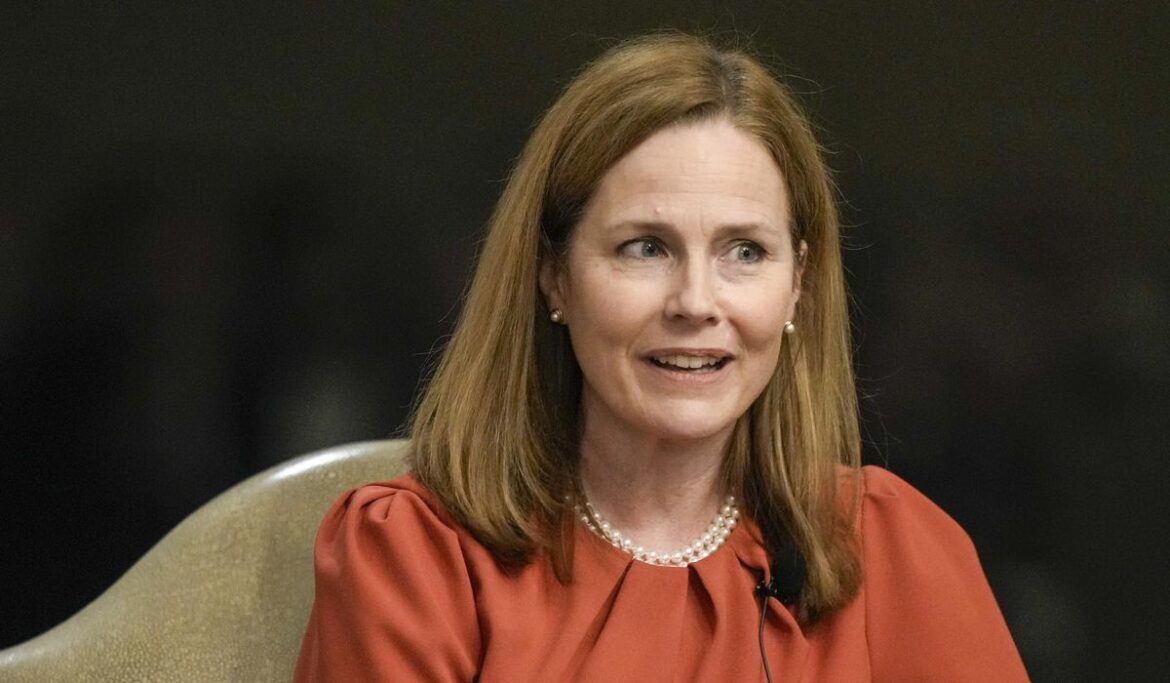 Justice Amy Coney Barrett, speaking at Federalist Society gala, says justices are 'collegial'
