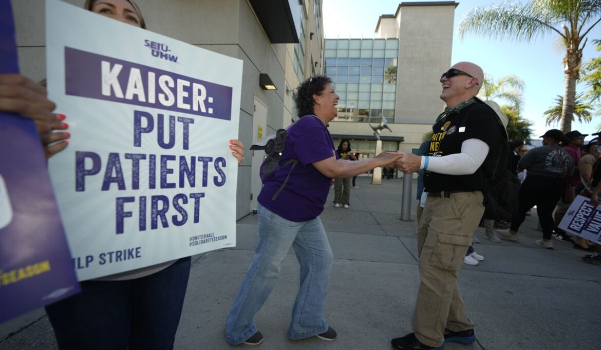 Kaiser Permanente workers ratify contract after strike over wages and staffing levels