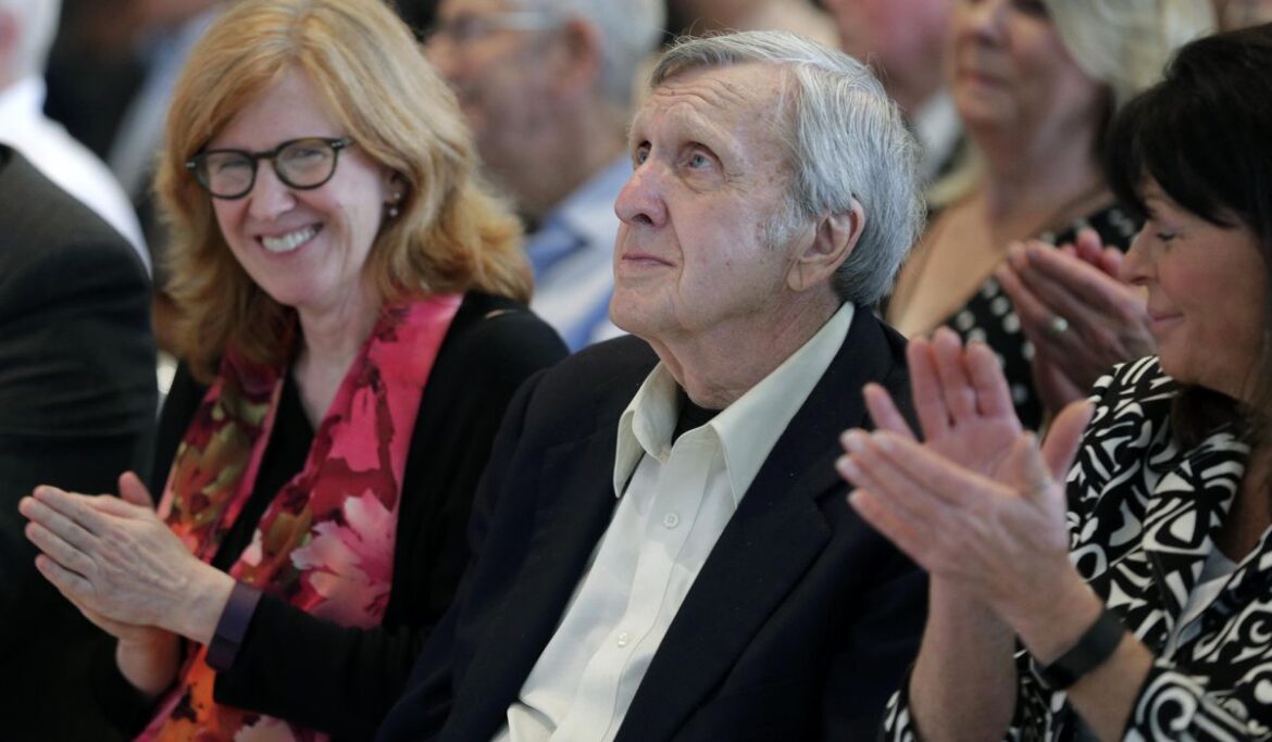 Ken Squier, a longtime NASCAR announcer and broadcaster, dies at 88