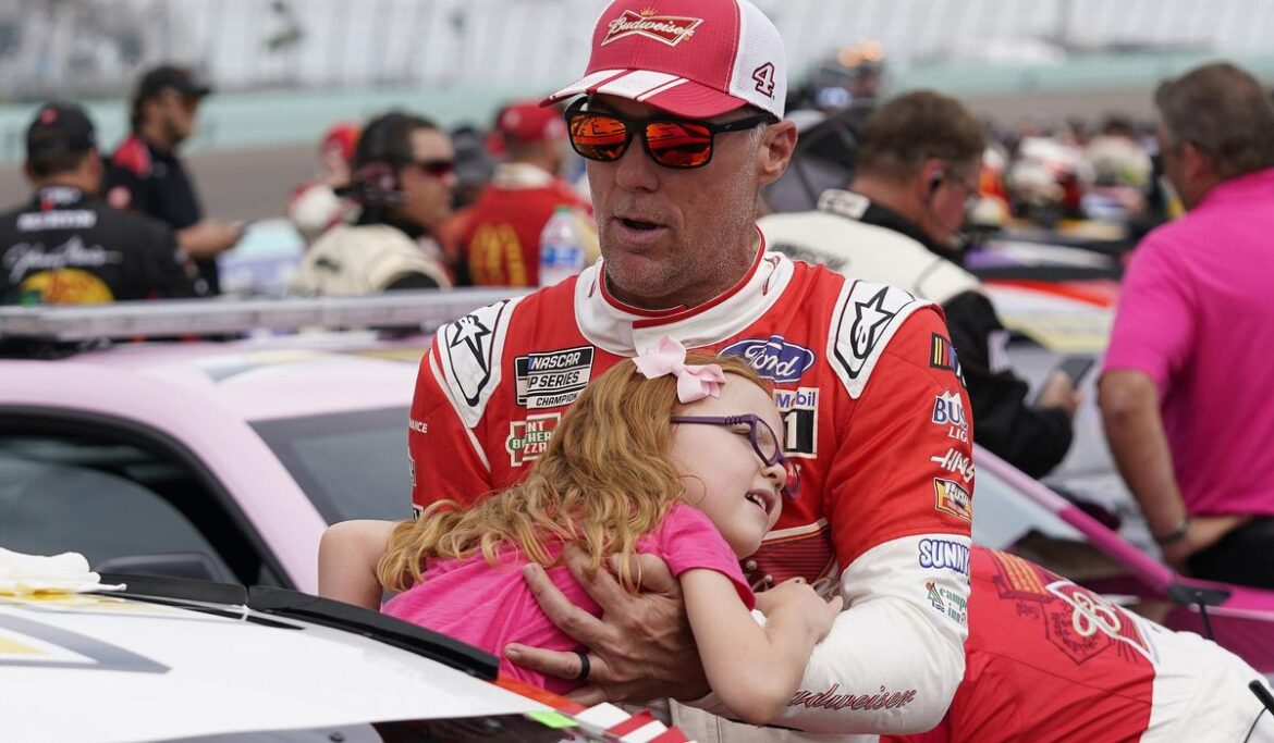 Kevin Harvick heads into final race of NASCAR career looking toward next phases of racing life