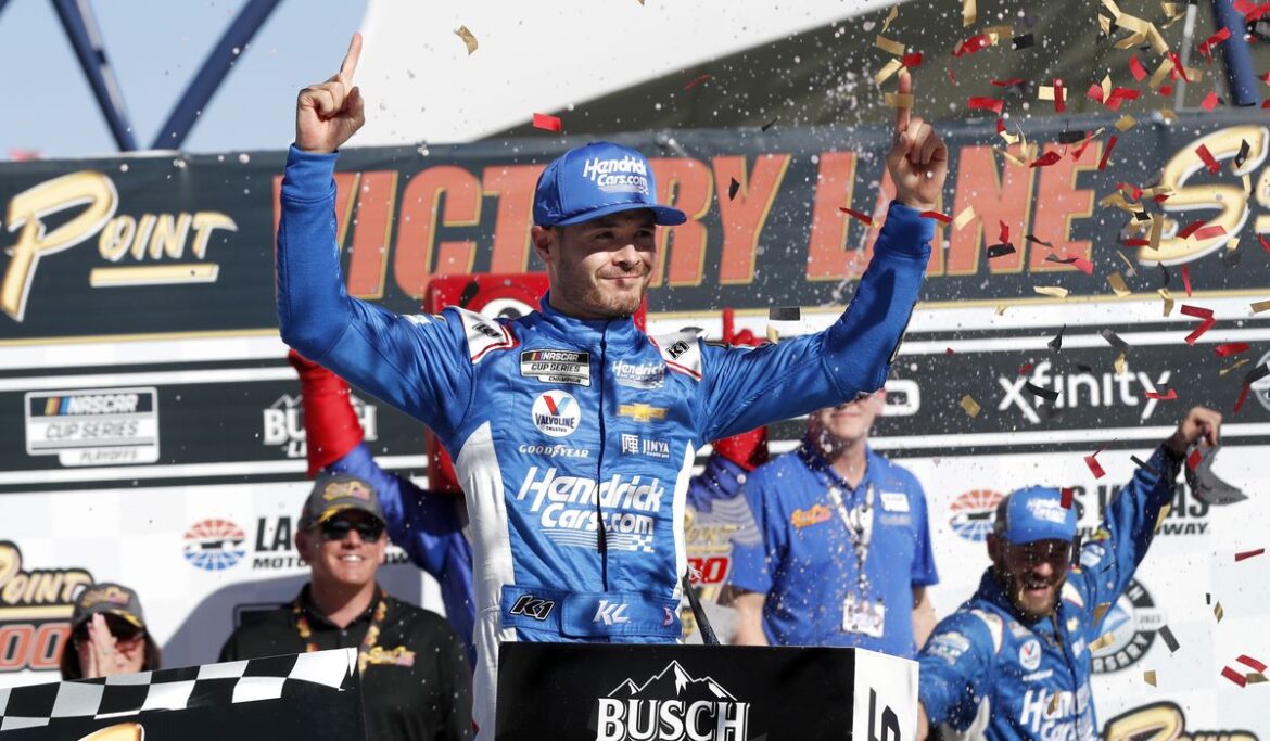 Kyle Larson earns spot in NASCAR's championship race with victory at Las Vegas