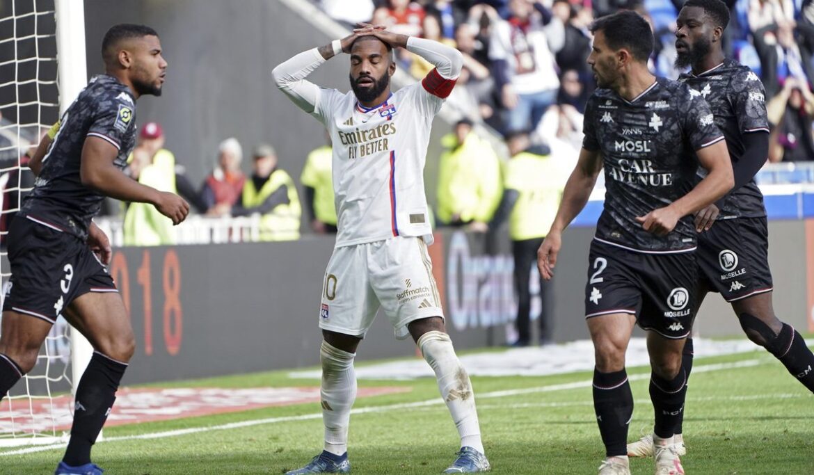 Last-place Lyon remains winless in French league after 1-1 draw with Metz