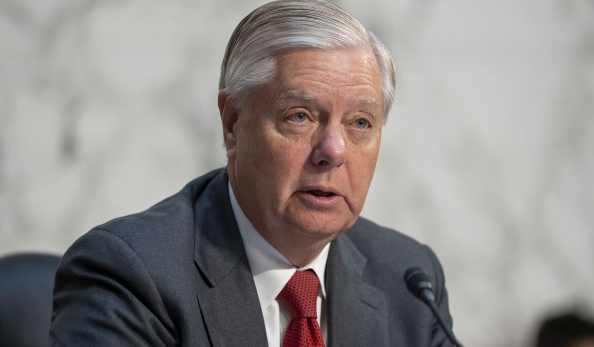 Lindsey Graham threatens to side with Democrats to break Tommy Tuberville's military logjam