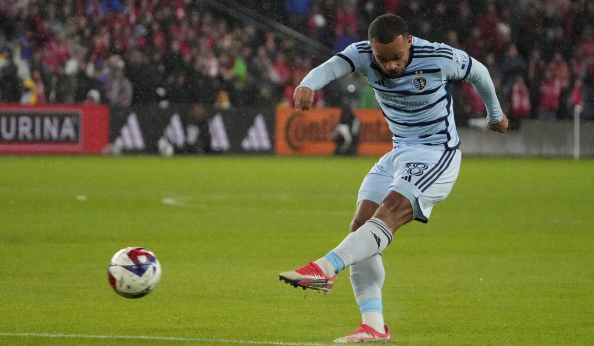 Logan Ndenbe, Sporting Kansas City beat St. Louis 4-1 in best-of-3 opener
