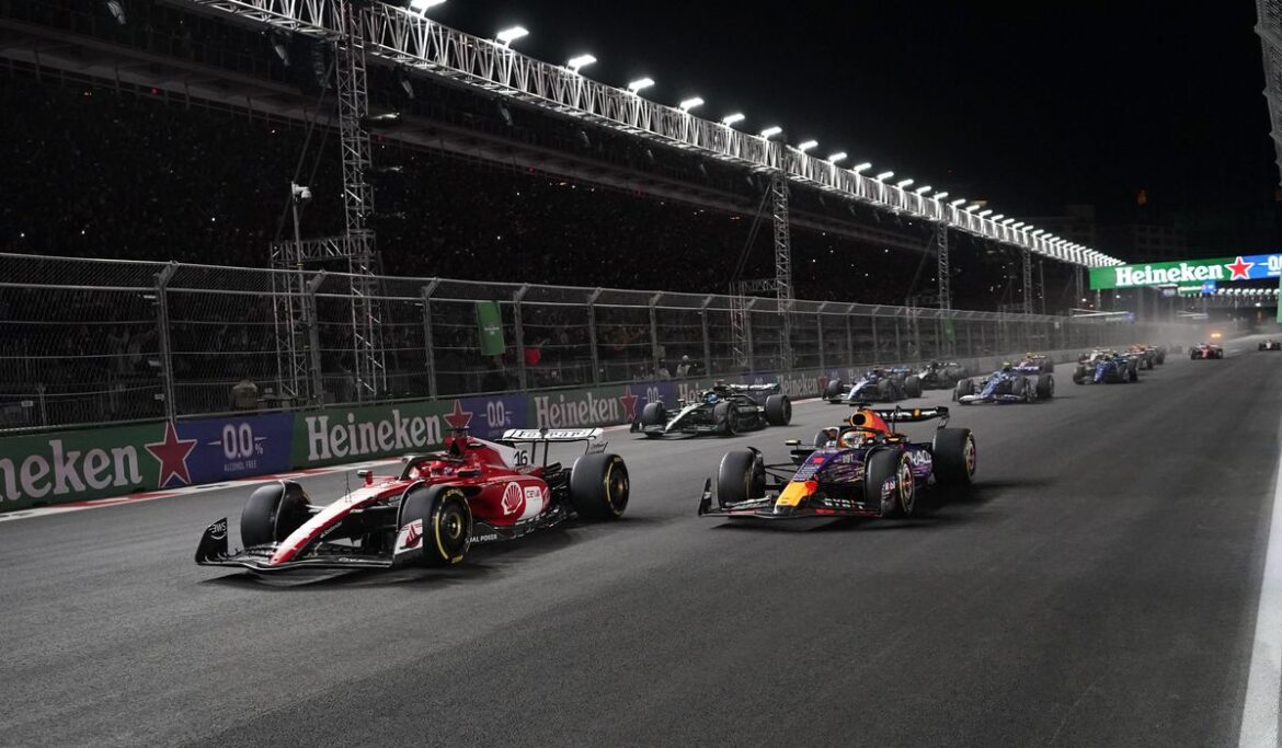 Max takes Sin City to extend his record to 18 wins in 21 Formula One races this season