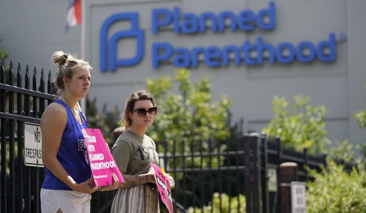 Missouri Supreme Court hears case on latest effort to block Planned Parenthood funding
