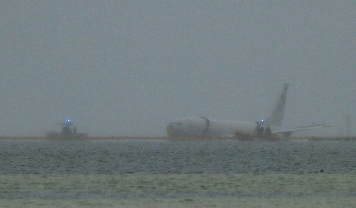 Navy to investigate how patrol aircraft ended up in the water in Hawaii