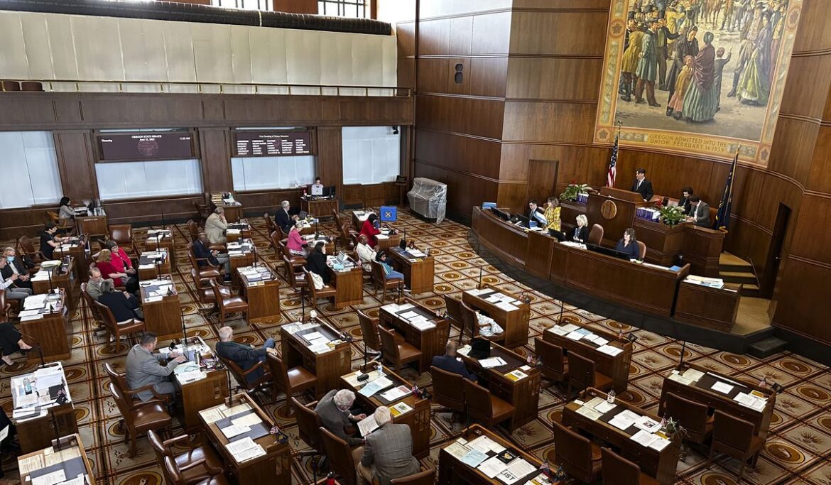 Oregon Republicans who boycotted Legislature file federal lawsuit in new effort to seek reelection
