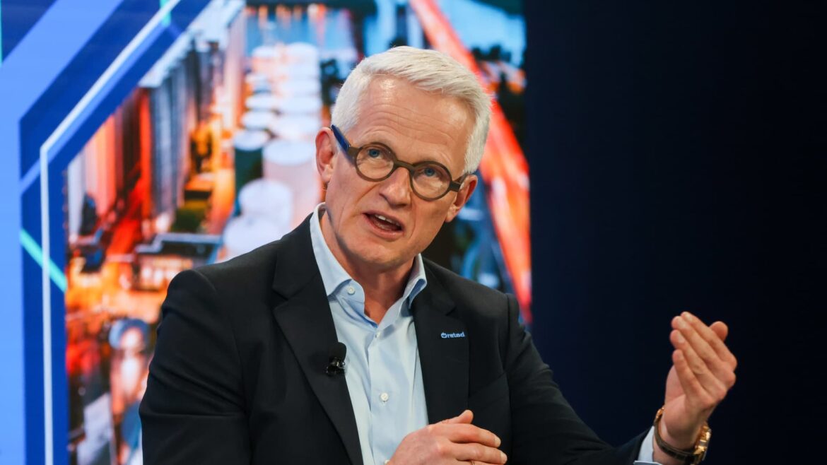 Orsted axes two New Jersey wind projects, takes $4 billion writedown