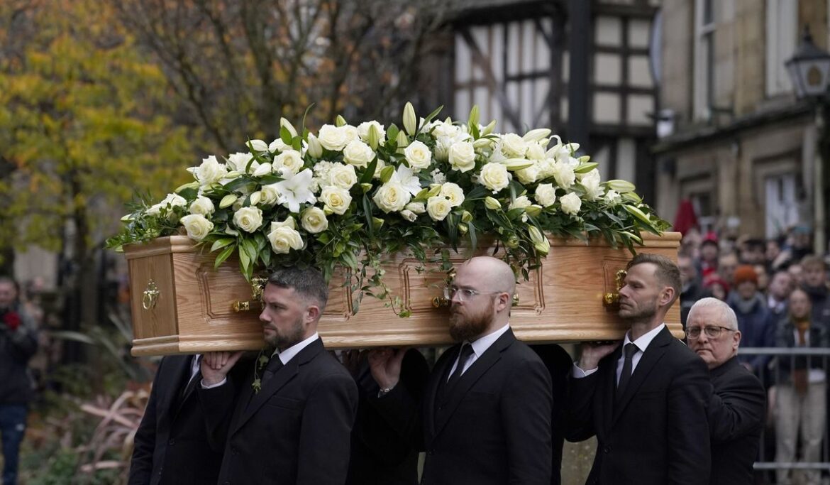 Prince William and Alex Ferguson attend funeral of Man United great Bobby Charlton in Manchester