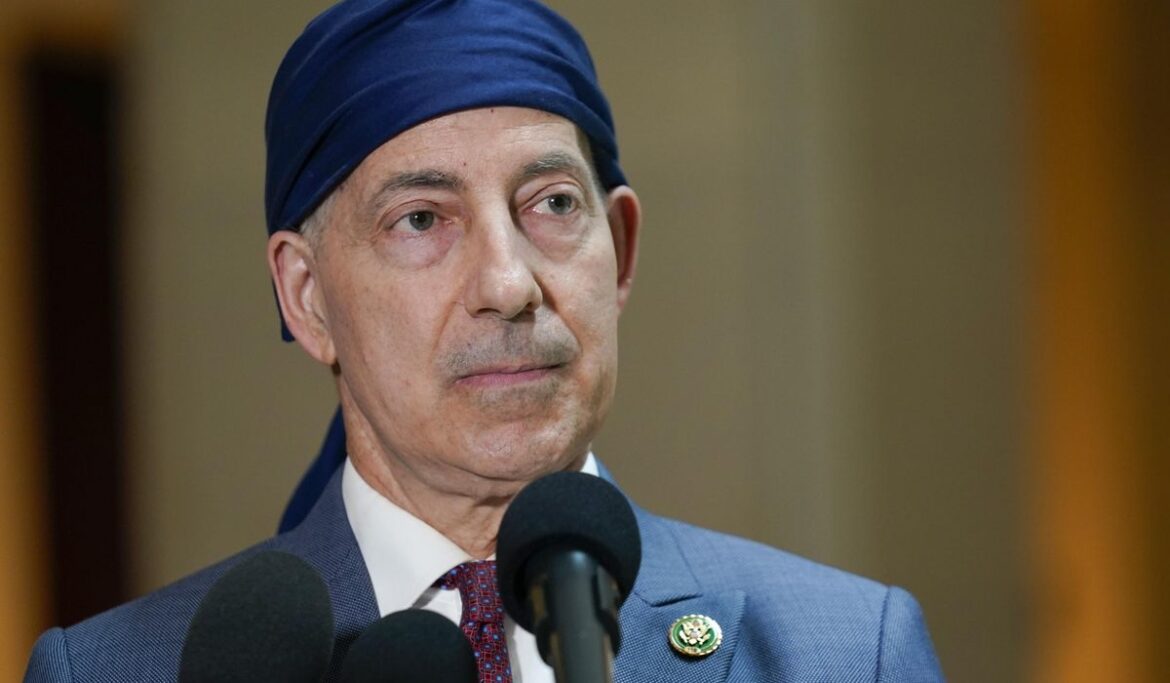 Rep. Jamie Raskin responds to Santos' thank-you note: 'Only wish someone had proofread it first'