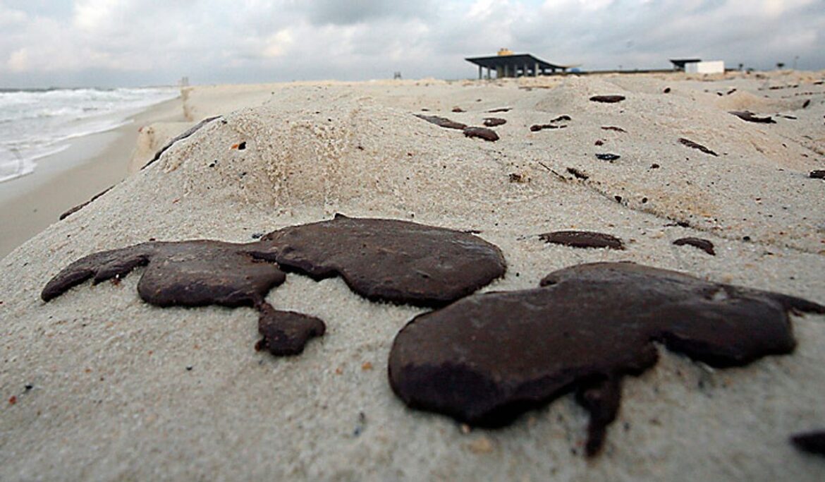 Small tar balls wash up on Jersey Shore