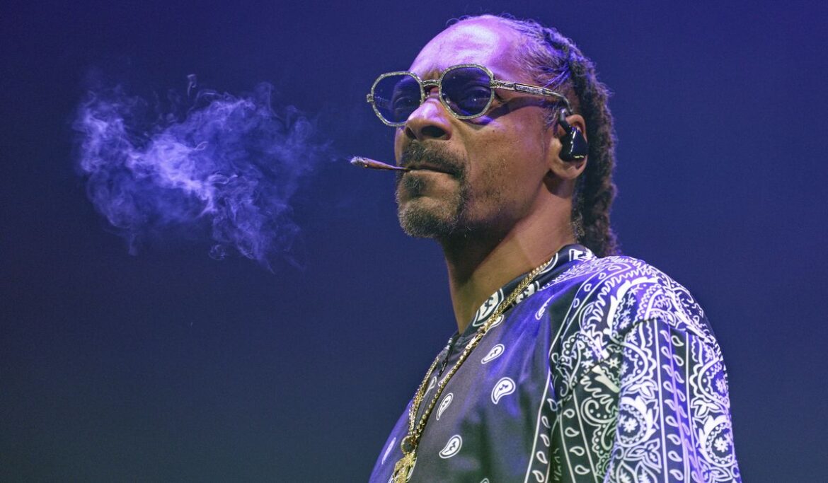 Snoop Dogg says he's giving up 'smoke': 'Please respect my privacy at this time'