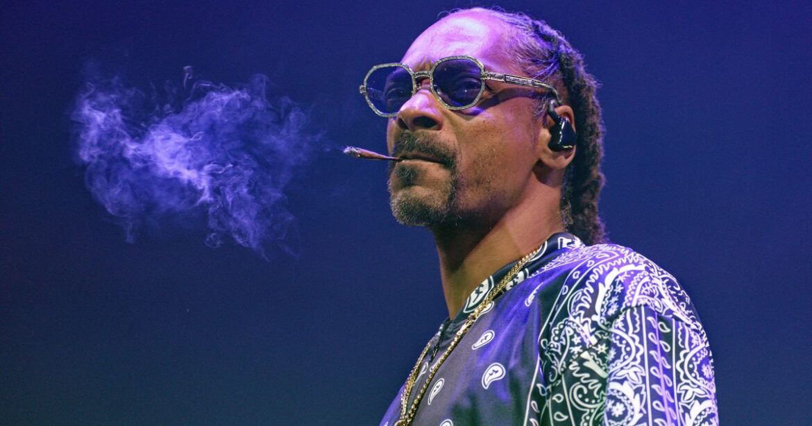 Social Media Reacts To Snoop Dogg Saying He’s Done Smoking Weed
