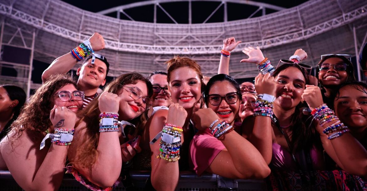 Swifties Support Fan's Family After Tragic Concert Death