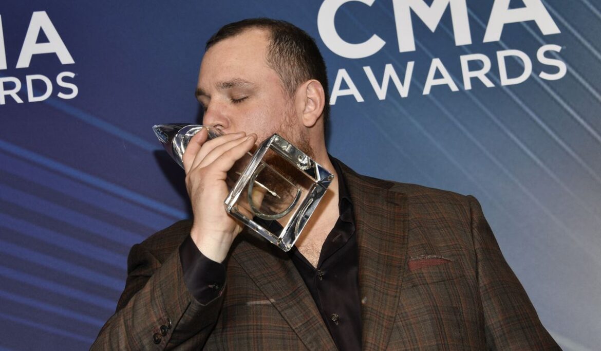 Tracy Chapman wins Country Music Association Song of the Year honors for 35-year-old song 'Fast Car'