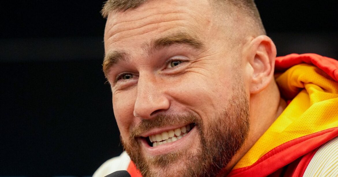 Travis Kelce Tweets Get Swifties' Stamp Of Approval