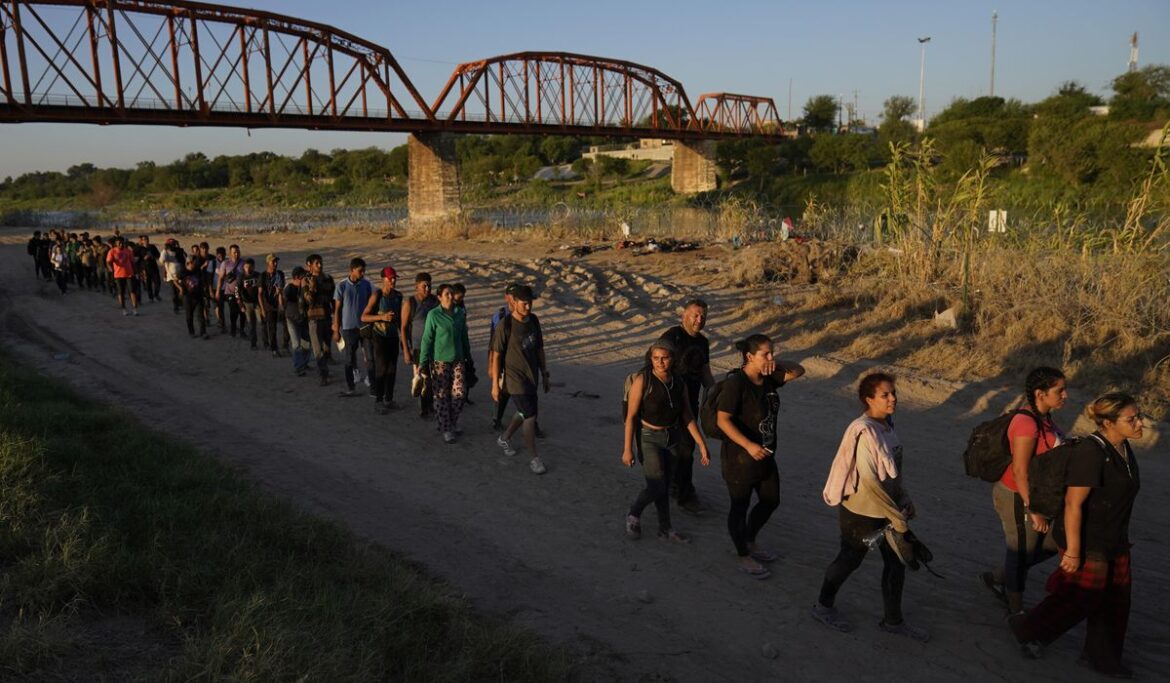 U.S. sets new record with 15% of population made up of immigrants