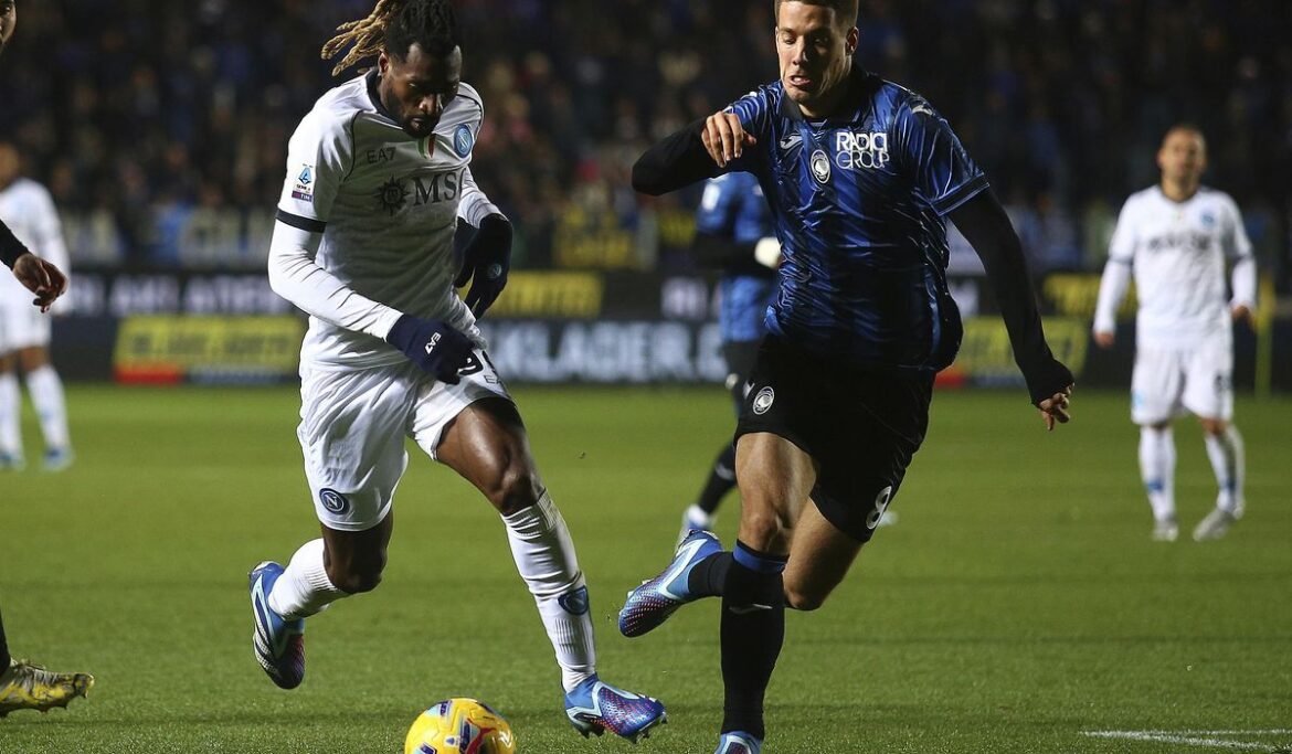 Victor Osimhen returns from injury and Napoli beats Atalanta 2-1 in coach Walter Mazzarri's debut