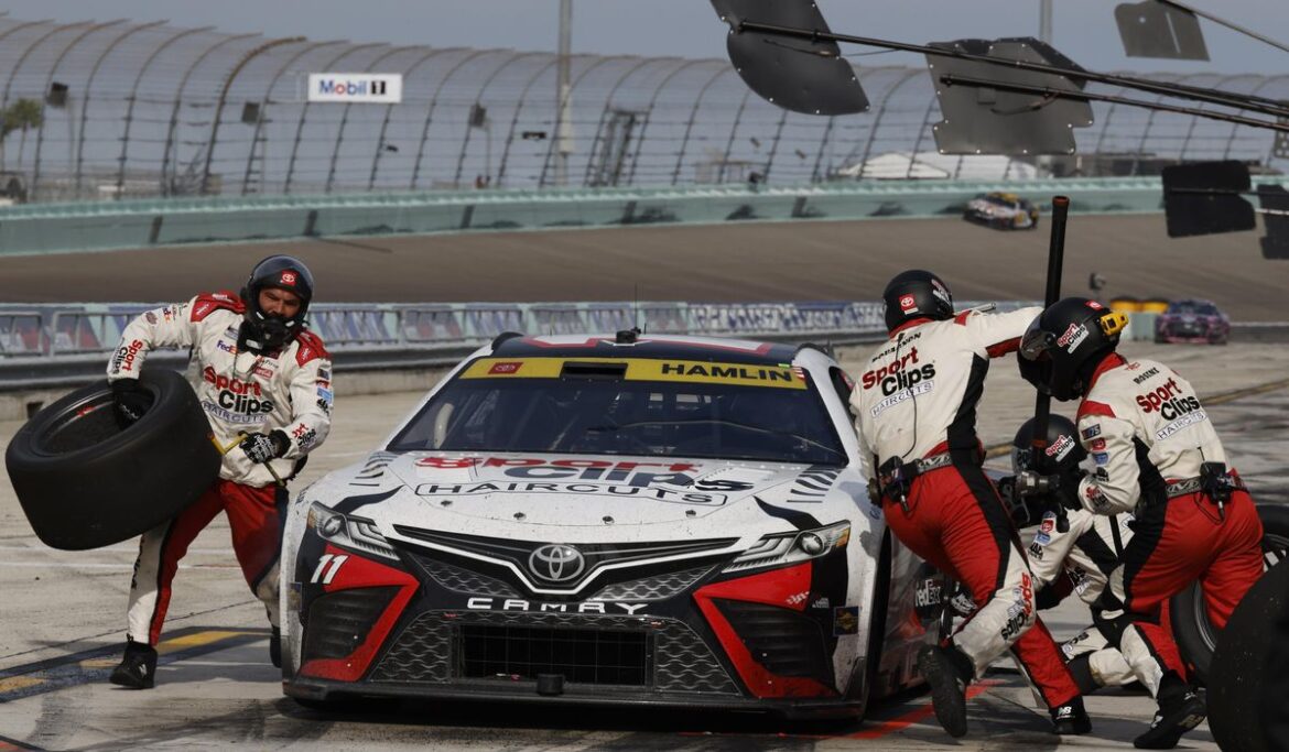 With only 1 race left before NASCAR's Championship 4 is set, drama awaits in Martinsville