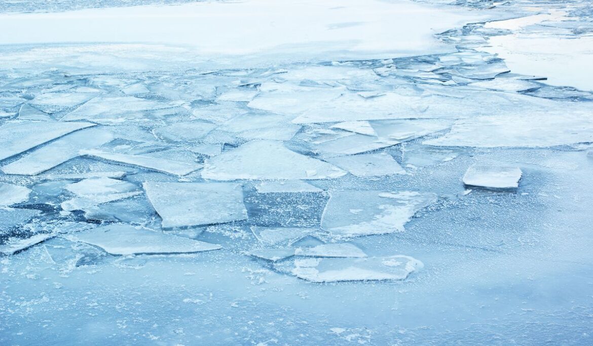 122 anglers rescued after ice floe detached from the shoreline of a Minnesota lake