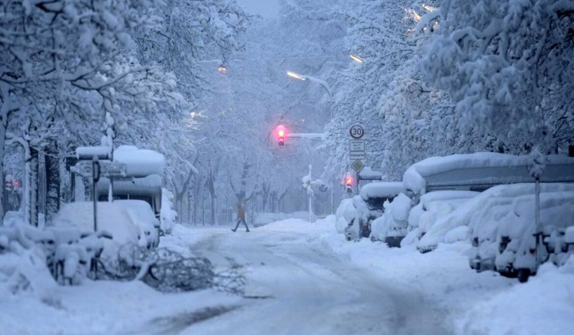 A snowstorm brings Munich airport to a standstill and causes travel chaos in Germany