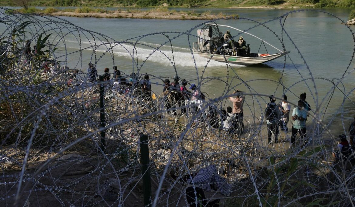 Appeals court gives reprieve to Texas on razor wire border fence