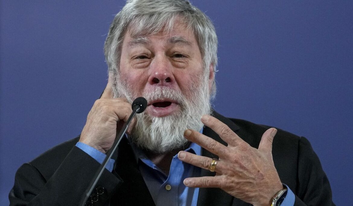 Apple co-founder Steve Wozniak to receive Serbian passport, president says