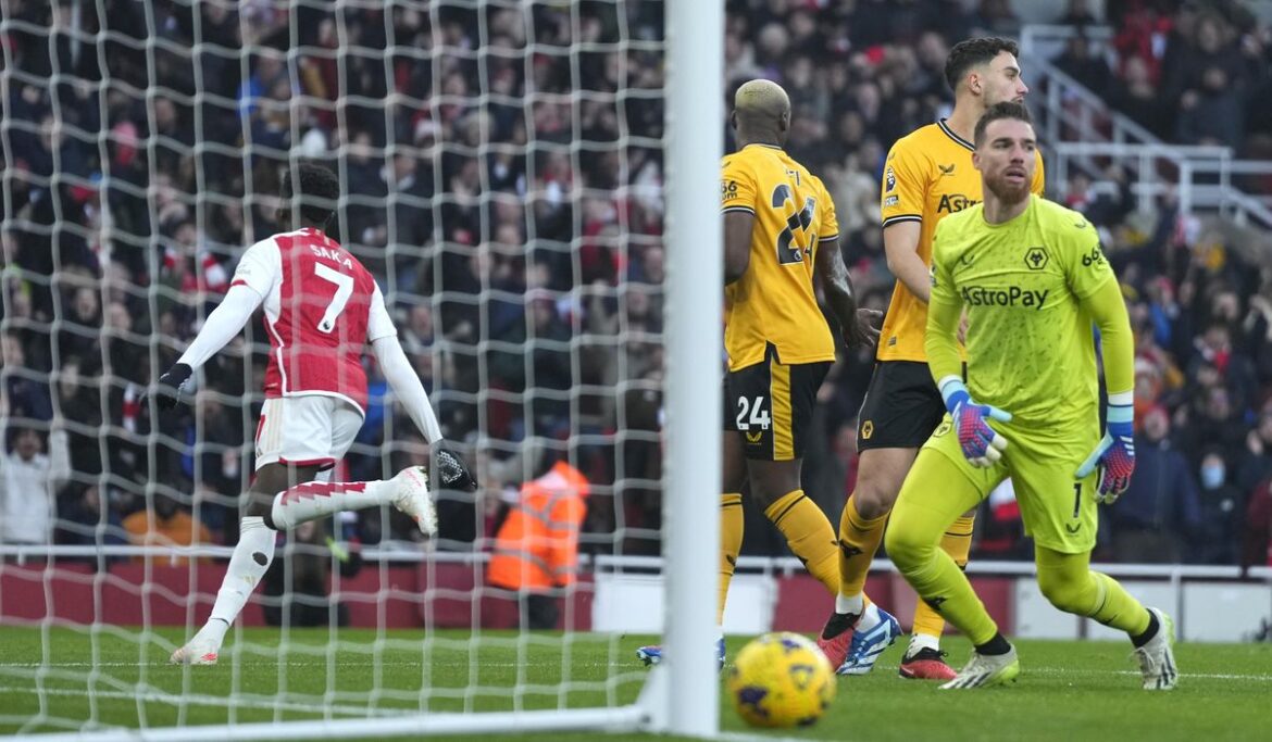 Arsenal dominates early and then hangs on to beat Wolves in EPL