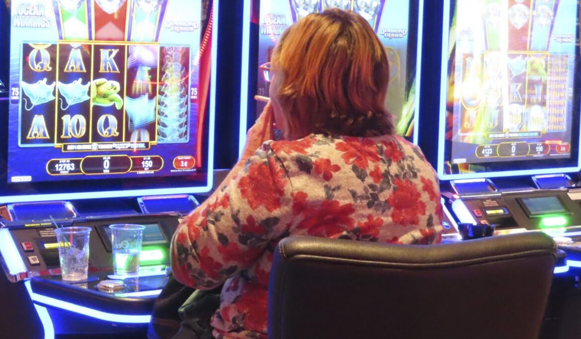 Auto union boss Shawn Fain urges New Jersey lawmakers to pass casino smoking ban