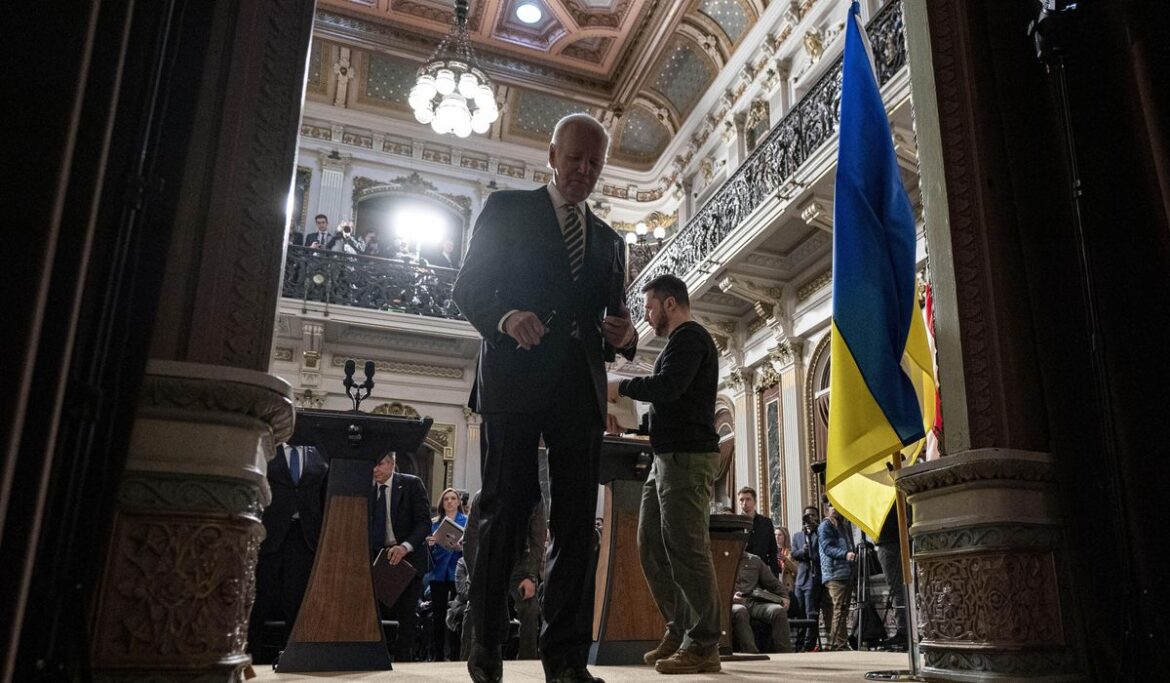 Biden, Zelenskyy stumped as Ukraine war aid languishes in Congress