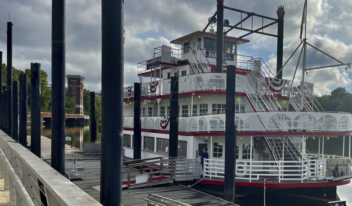Boaters plead guilty in riverfront brawl; charge dismissed against riverboat co-captain
