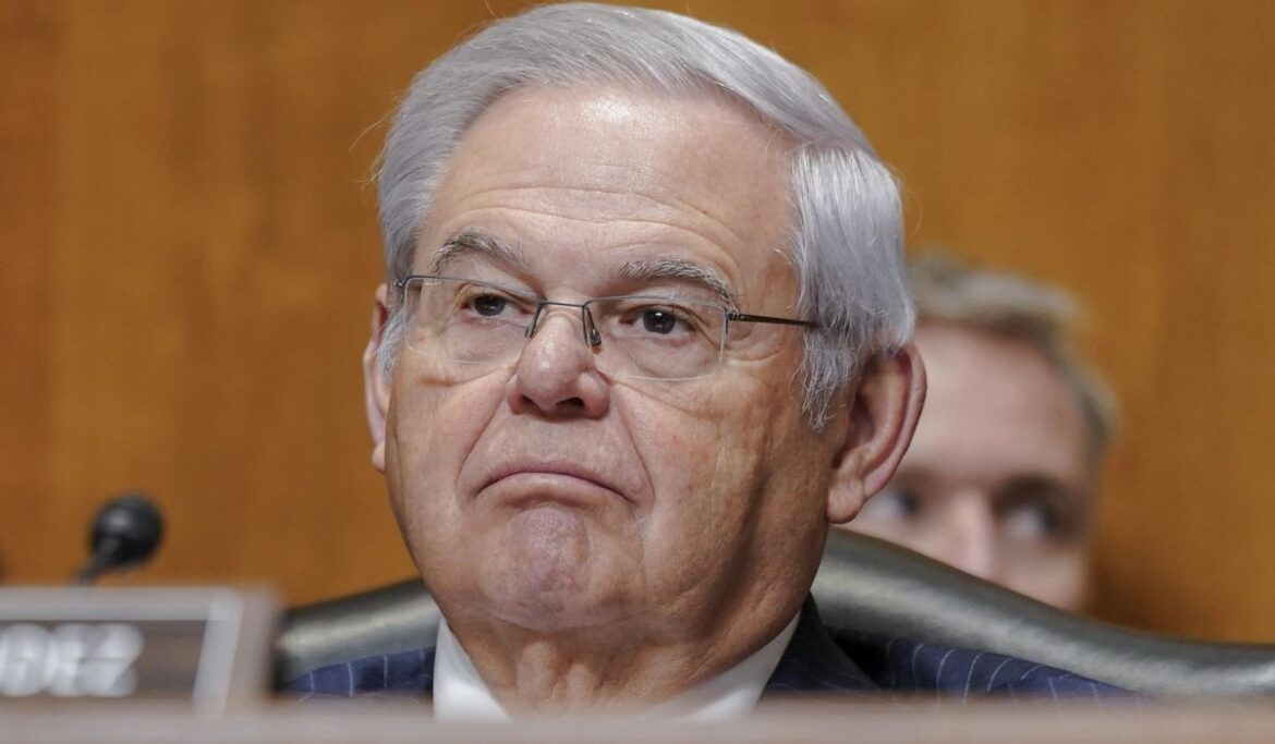 Bob Menendez bid to delay bribery trial until July opposed by prosecutors
