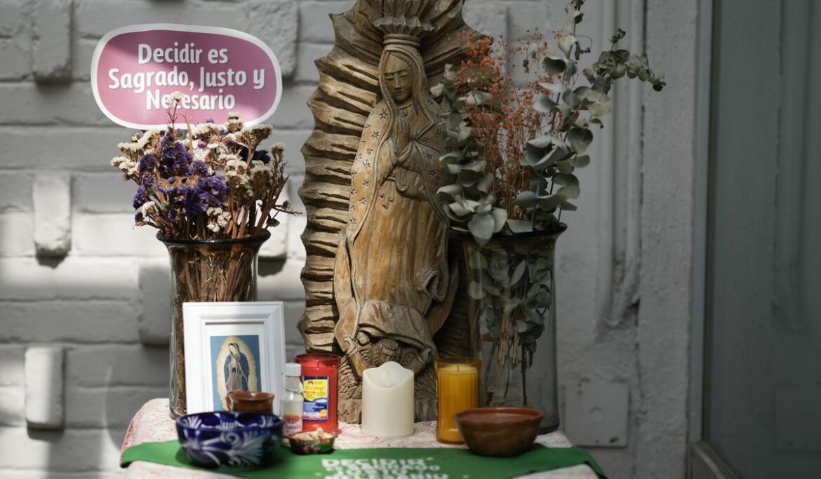 Catholic activists in Mexico help women reconcile their faith with abortion rights