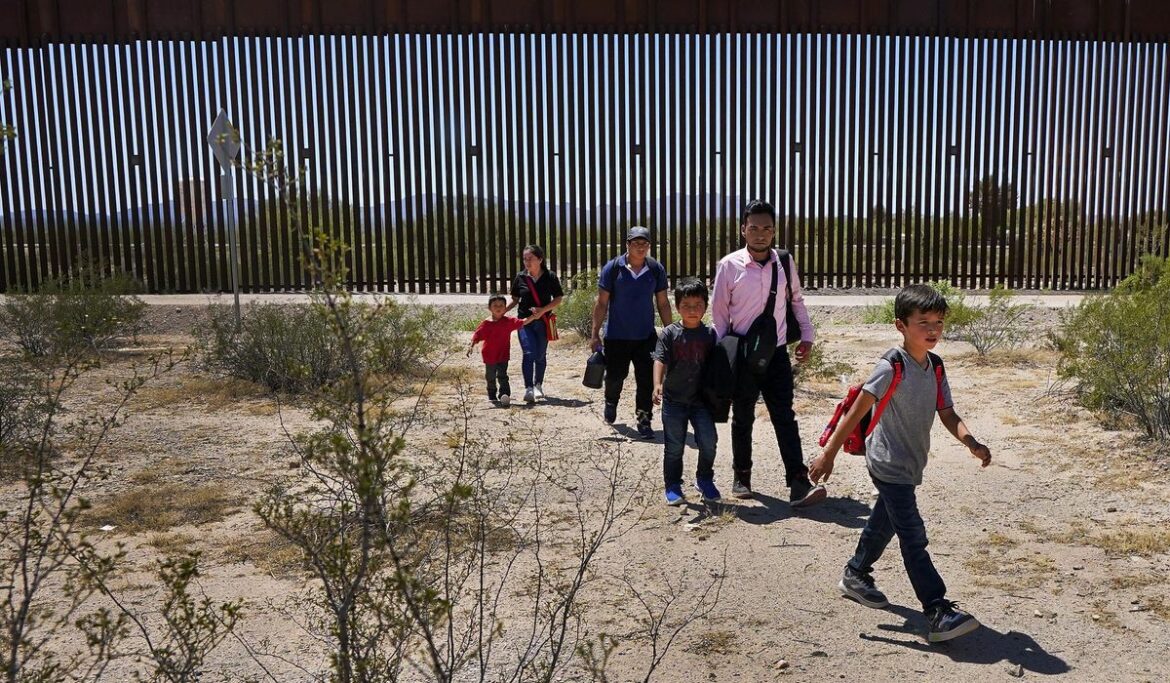 DHS to shut down Arizona border crossing over migrant surge