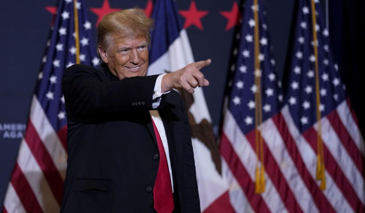 Donald Trump rails against opponents while urging Iowans to 'put big numbers up' in caucuses