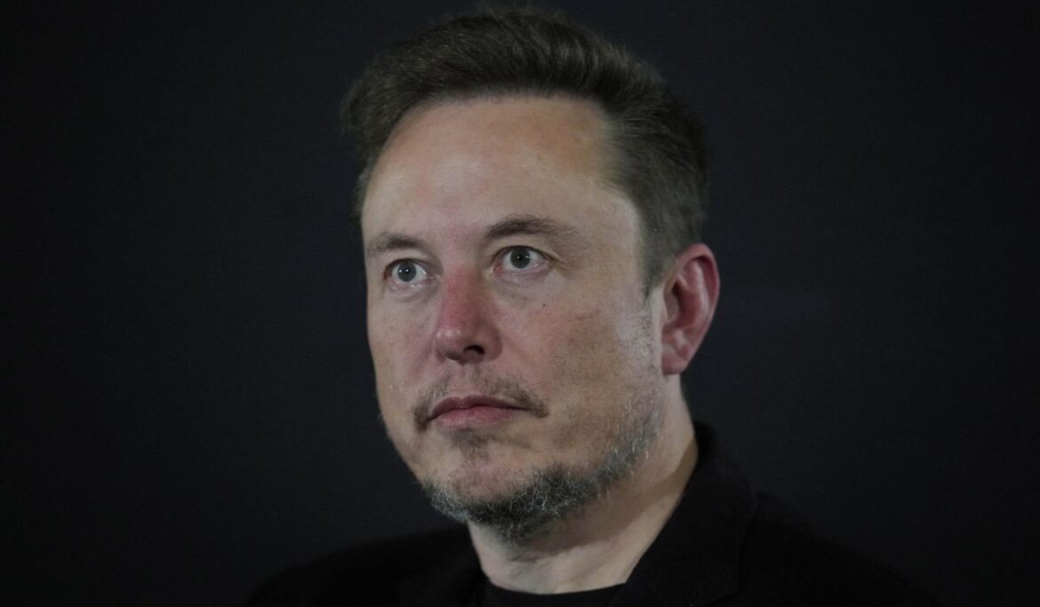 Elon Musk seeks $1 billion for his xAI startup